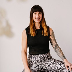 Yogalehrerin Carola Fassl