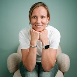 Karin. Mitarbeiterin Büro