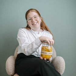 Rabea, Mitarbeiterin Rezeption