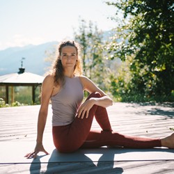 Yogalehrerin Stephanie
