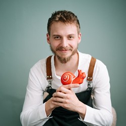 Lasse. Mitarbeiter Restaurant.