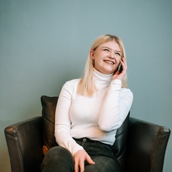 Jennifer, Mitarbeiterin Rezeption