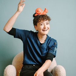 Daniela. Die mit der Schnecke. Daniela, Mitarbeiterin Küche