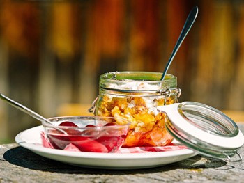 Tipps und Tricks der Patisserie vom Küchenchef lernen Kaiserschmarren im Glas mit Fruchtkompott