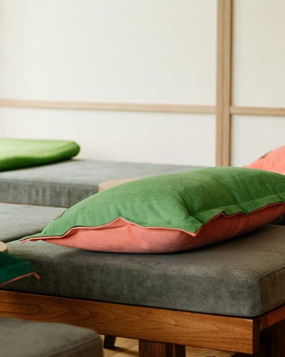 Time at last. Space at last. Simply rest Upholstered massage tables